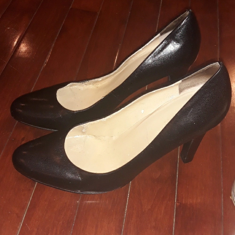 Ralph Lauren black leather pumps